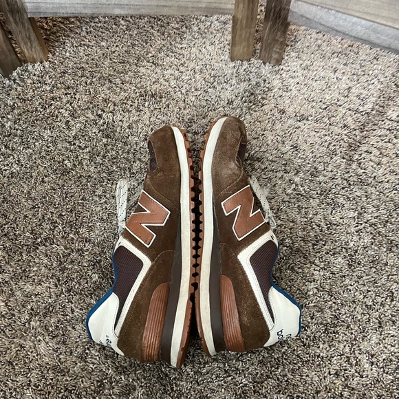 New Balance 574 Shoes - Picture 3 of 6